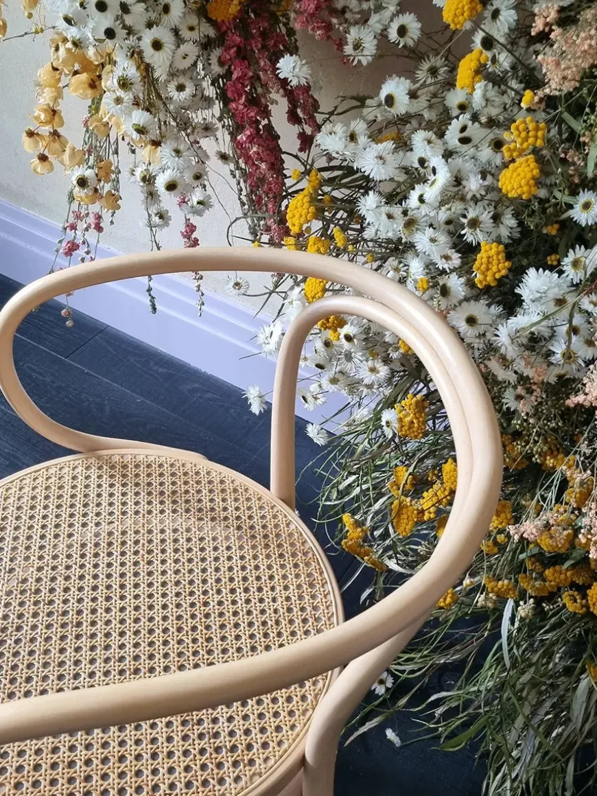 209 Armstol, sort fra Thonet