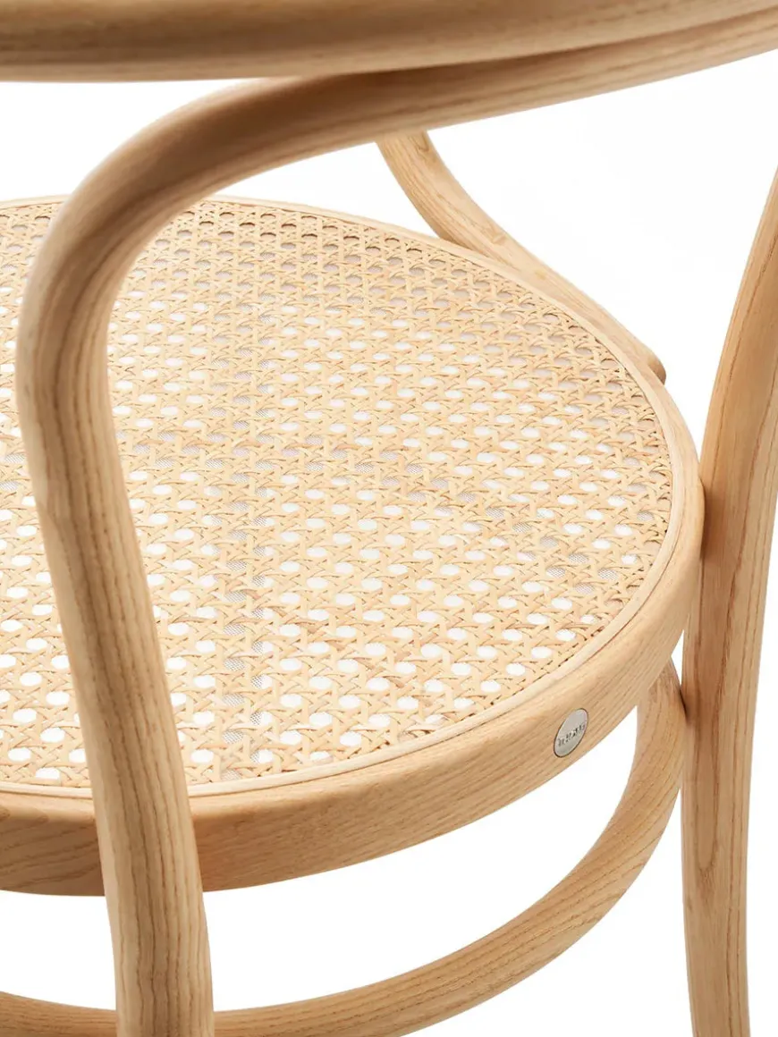 209 Armstol, sort fra Thonet