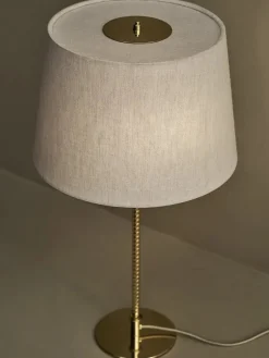 9205 Bordlampe fra GUBI