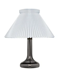 343 Bordlampe, smoked fra Le Klint