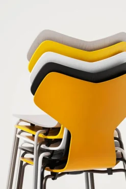 3130 Grand Prix stol lakeret af Arne Jacobsen