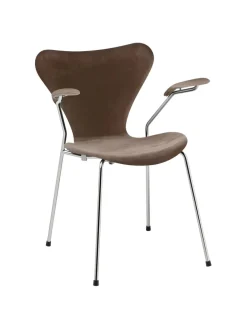 3207 Serie 7 Armstol af Arne Jacobsen