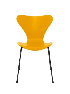 3107 Serie 7 stol i farvet ask af Arne Jacobsen