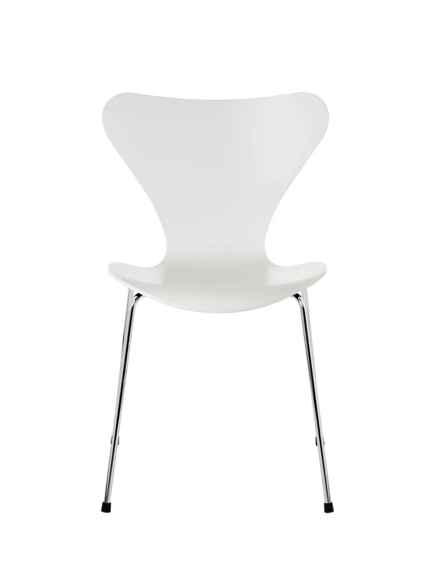 3107 Serie 7 stol lakeret af Arne Jacobsen
