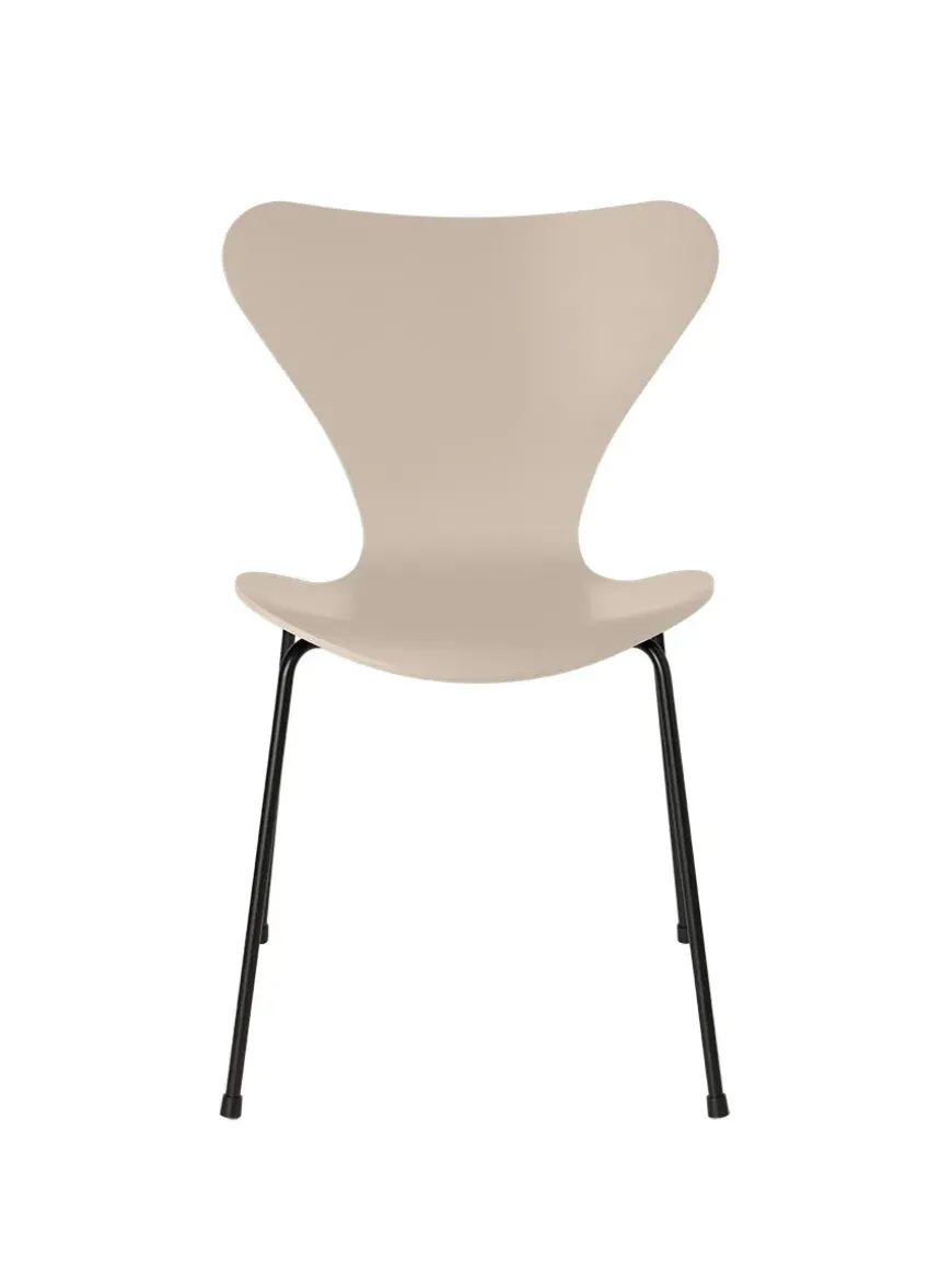 3107 Serie 7 stol lakeret af Arne Jacobsen