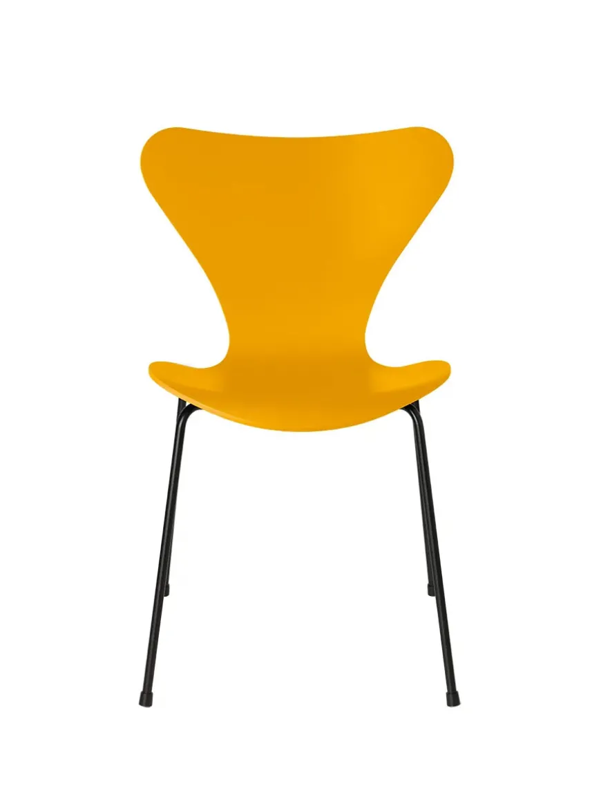 3107 Serie 7 stol lakeret af Arne Jacobsen