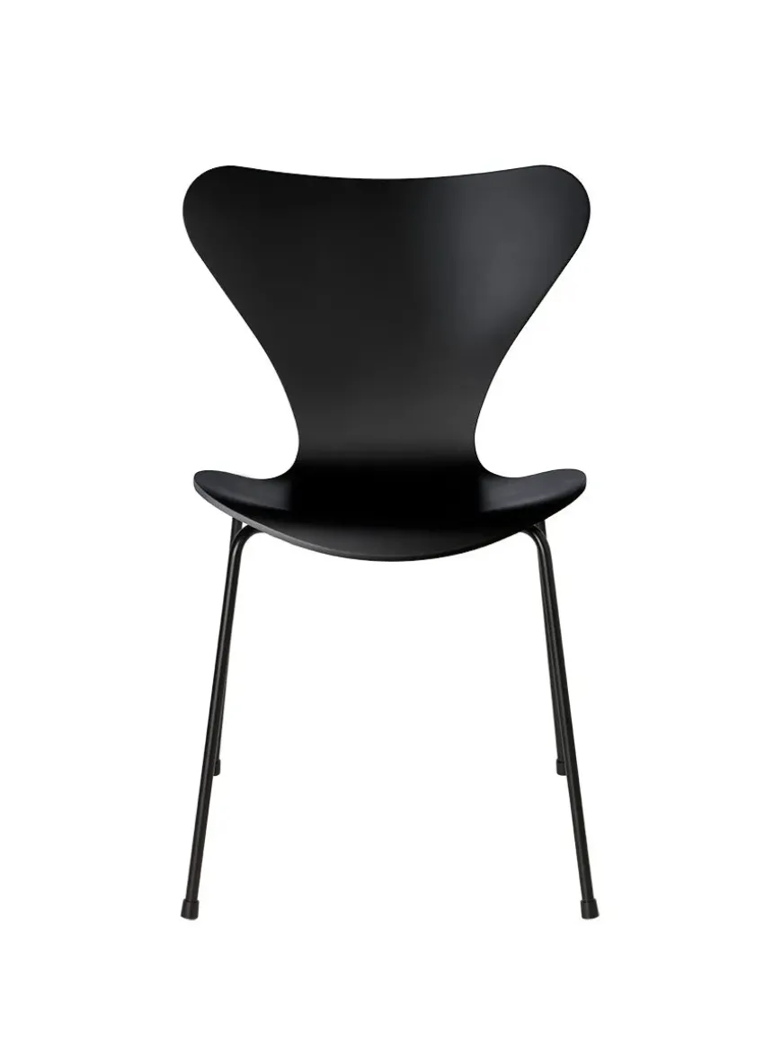 3107 Serie 7 stol lakeret af Arne Jacobsen