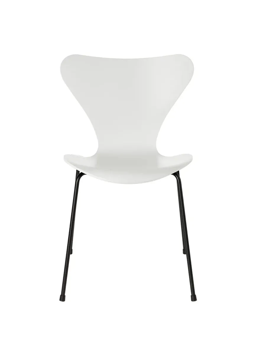 3107 Serie 7 stol lakeret af Arne Jacobsen