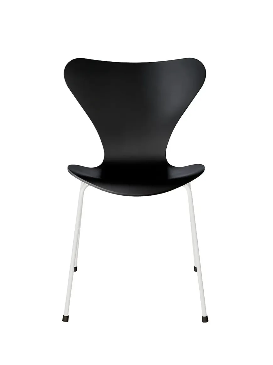 3107 Serie 7 stol lakeret af Arne Jacobsen