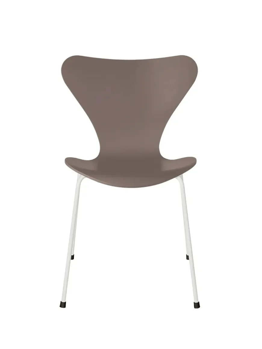 3107 Serie 7 stol lakeret af Arne Jacobsen