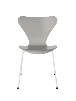 3107 Serie 7 stol lakeret af Arne Jacobsen