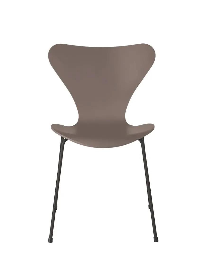 3107 Serie 7 stol lakeret af Arne Jacobsen