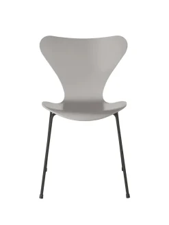 3107 Serie 7 stol lakeret af Arne Jacobsen