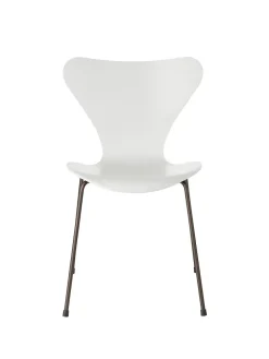3107 Serie 7 stol lakeret af Arne Jacobsen