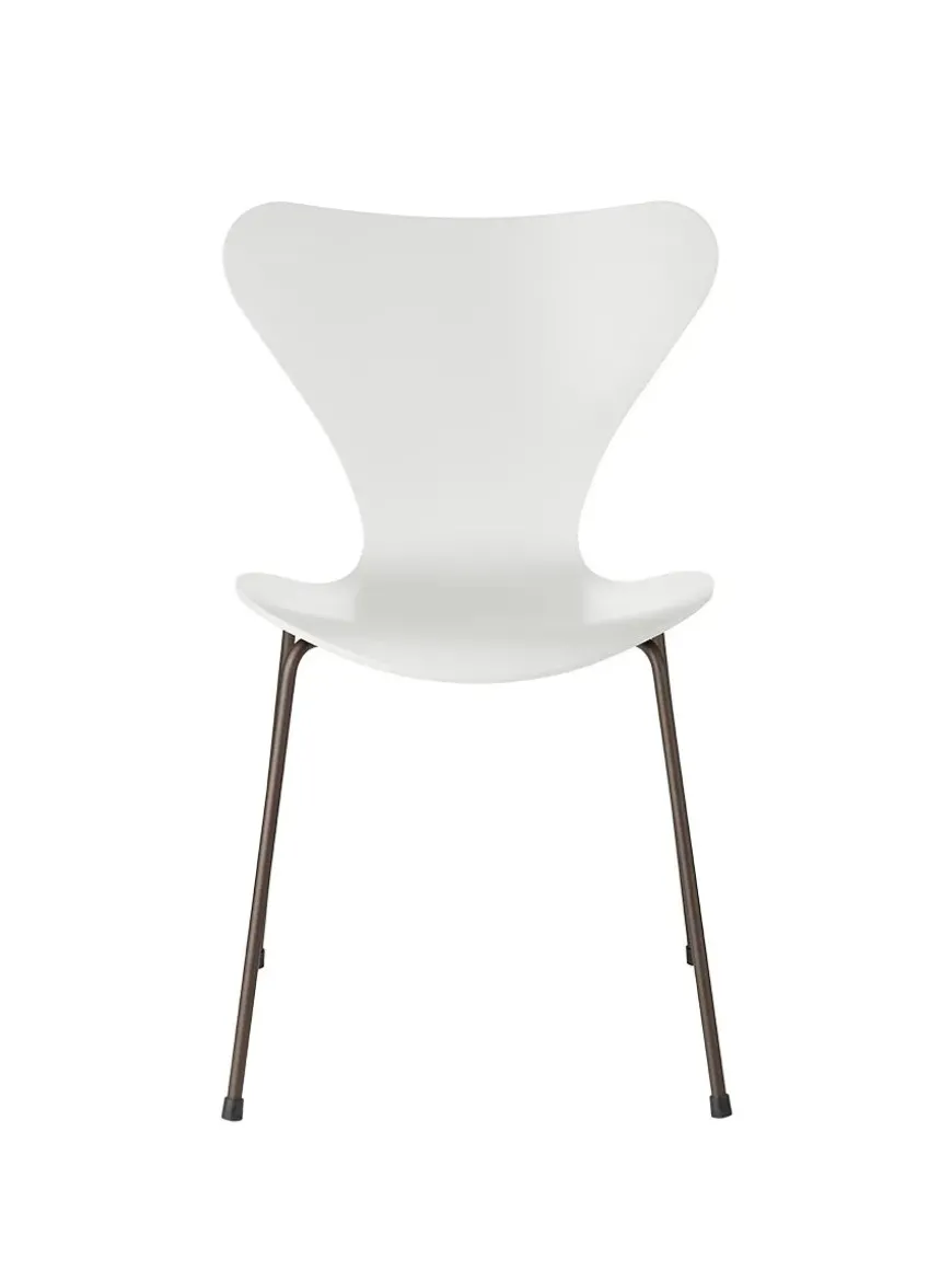 3107 Serie 7 stol lakeret af Arne Jacobsen