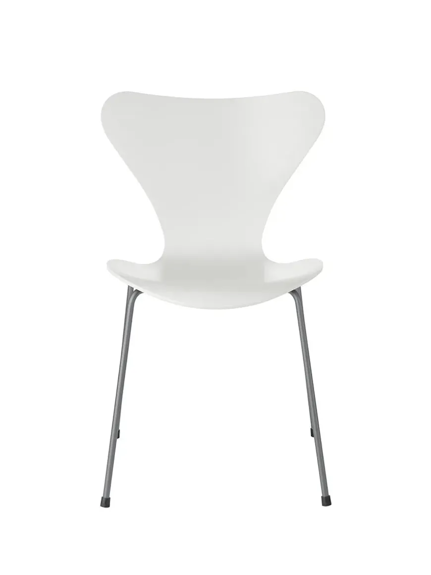 3107 Serie 7 stol lakeret af Arne Jacobsen