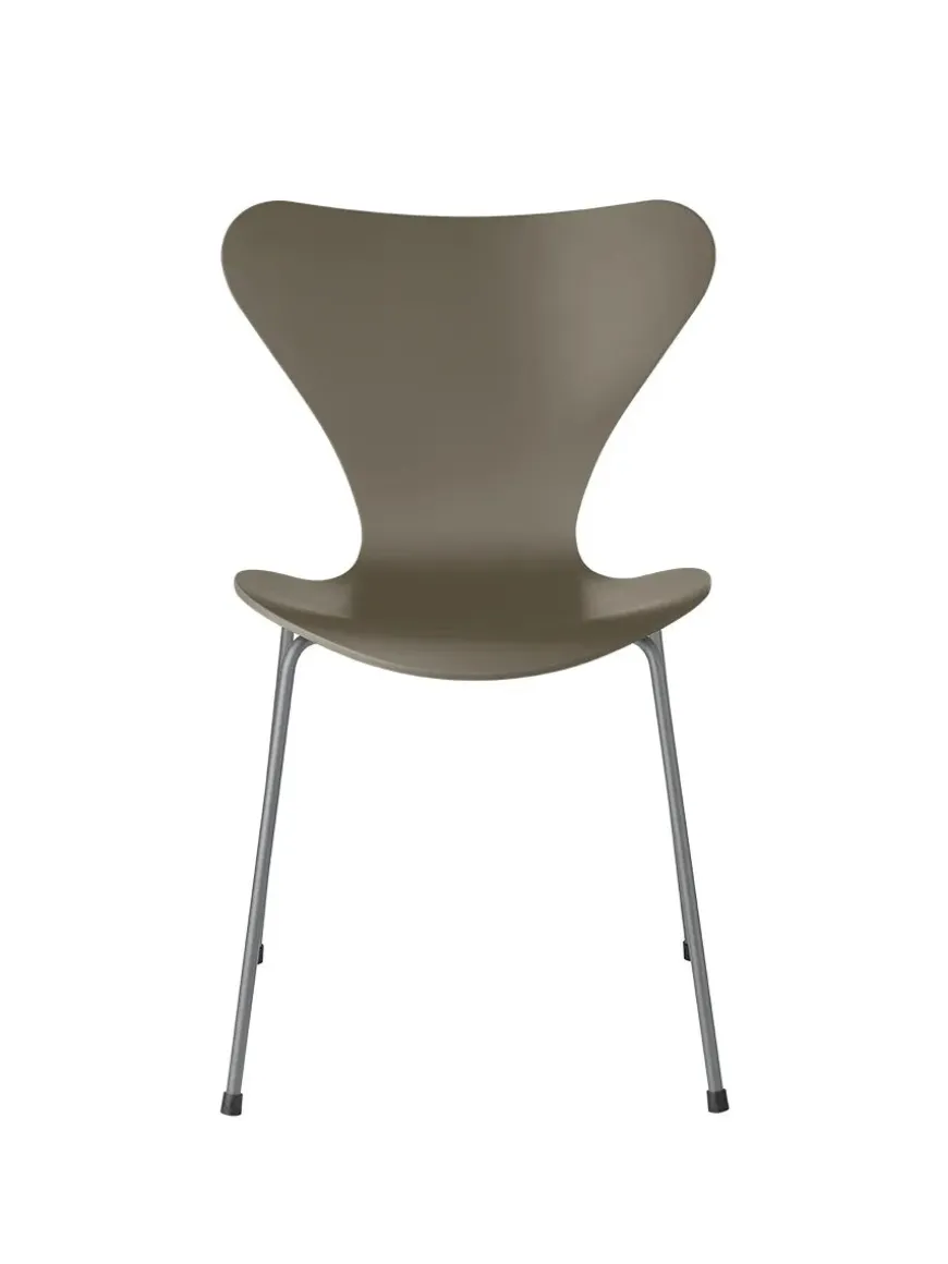 3107 Serie 7 stol lakeret af Arne Jacobsen