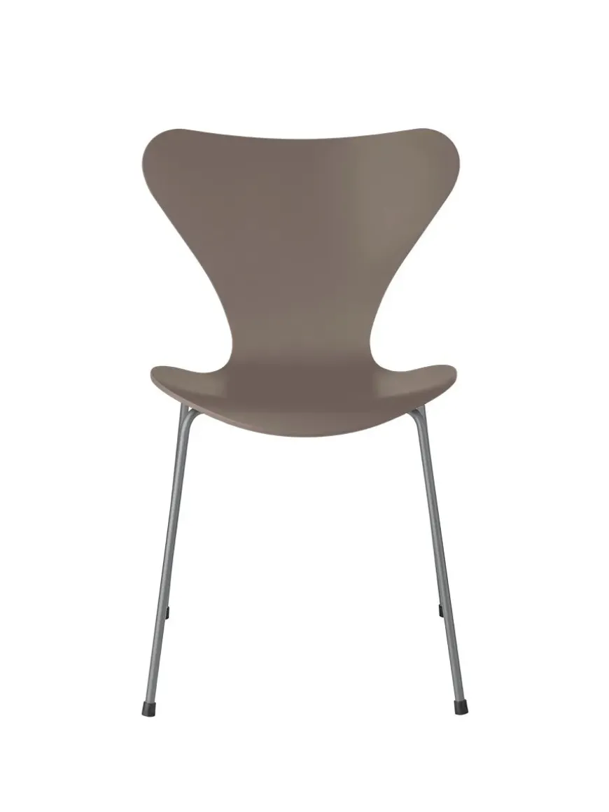 3107 Serie 7 stol lakeret af Arne Jacobsen