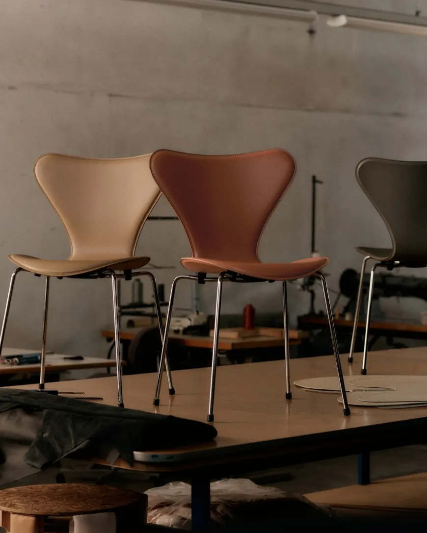 3107 Serie 7 stol, Tailored af Arne Jacobsen