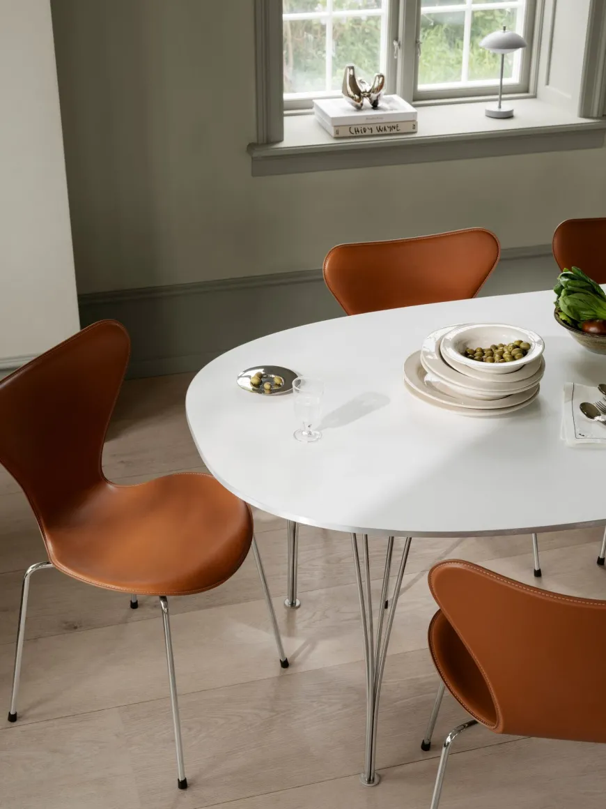 3107 Serie 7 stol, Tailored af Arne Jacobsen