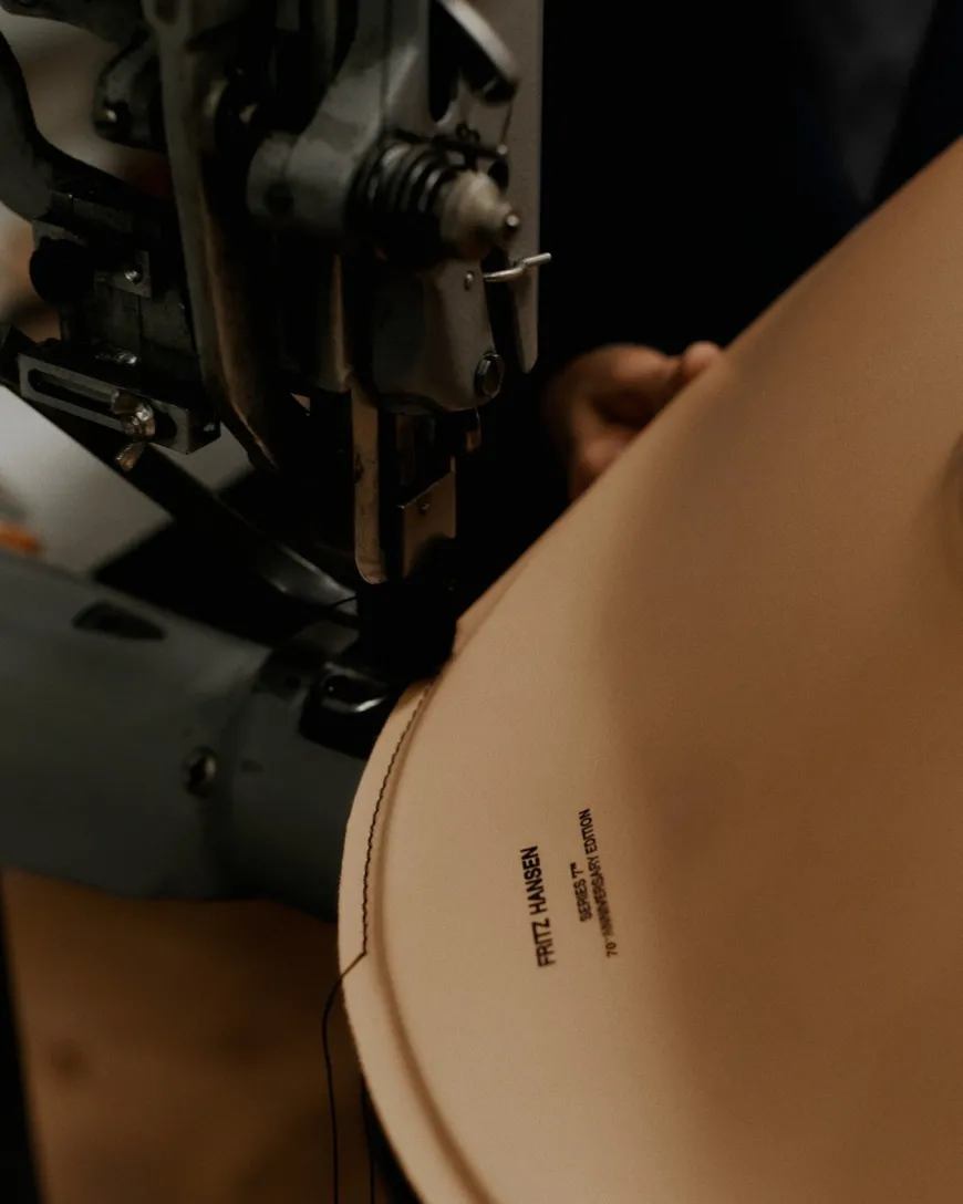 3107 Serie 7 stol, Tailored af Arne Jacobsen