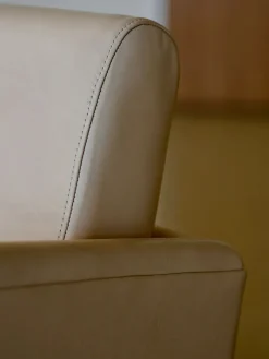 77 Stol, valnød af Finn Juhl