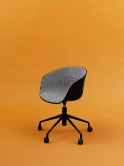 About a Chair AAC53 fra Hay