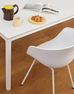 About a Chair AAC27 fra Hay