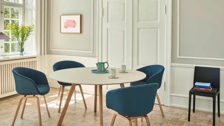 About a Chair AAC23 fra Hay