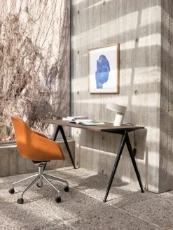 About a Chair AAC155 fra Hay