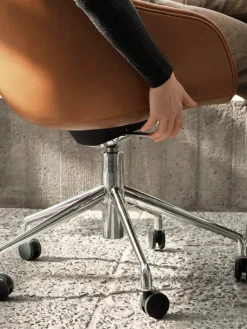 About a Chair AAC127 Soft fra Hay