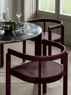 After Dining Table Ø120, Marble Burgundy fra Fritz Hansen