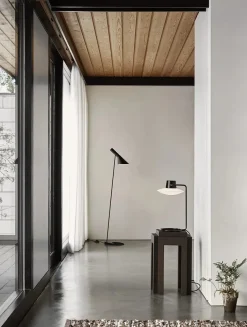 AJ Oxford 410 Bordlampe på pind fra Louis Poulsen