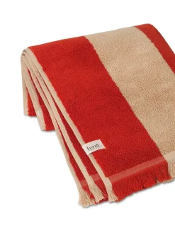 Alee Bath Towel, light camel/red fra Ferm Living