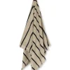 Alee Bath Towel, sand/black fra Ferm Living