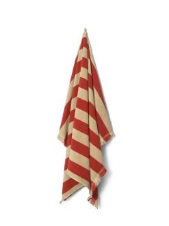 Alee Beach Towel, light camel/red fra Ferm Living