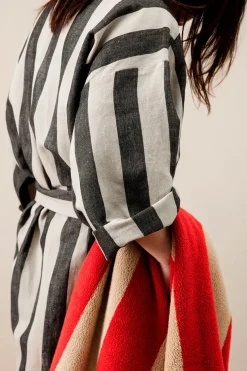 Alee Beach Towel, light camel/red fra Ferm Living