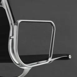 Aluminium Chair EA 119 kontorstol, sort læder fra Vitra