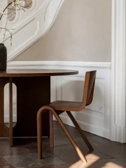Androgyne Dining Table Ø120 natural oak, sand sten fra Audo Copenhagen