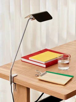 Apex Desk Clip Lamp fra Hay