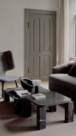 Atlas Sofabord 820x820, Smoked Oak fra New Works