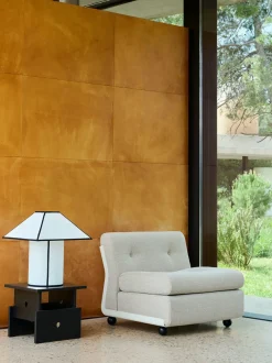 Ava Pyramid Table Lamp fra Hay