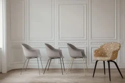 Bat Spisestol, conic base fra GUBI