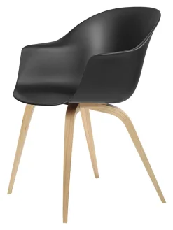 Bat Spisestol, wood base fra GUBI