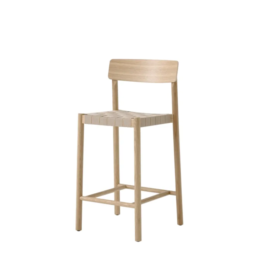 Betty TK12 counter barstol fra &Tradition