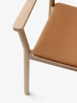 Betty TK11 Spisebordsstol, eg/cognac læder fra &Tradition