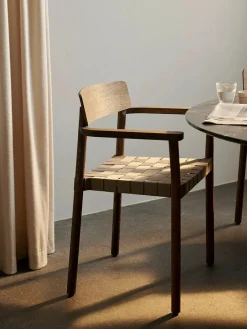 Betty TK9 Spisebordsstol, røget eg fra &Tradition