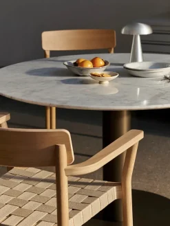 Betty TK9 Spisebordsstol, røget eg fra &Tradition