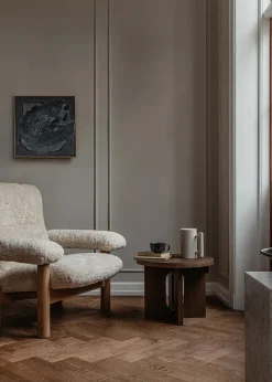 Brasilia Lounge Chair, Natural Oak Sheepskin Root fra Audo Copenhagen