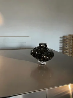 Canyon Vase Large, smoke fra Hein studio